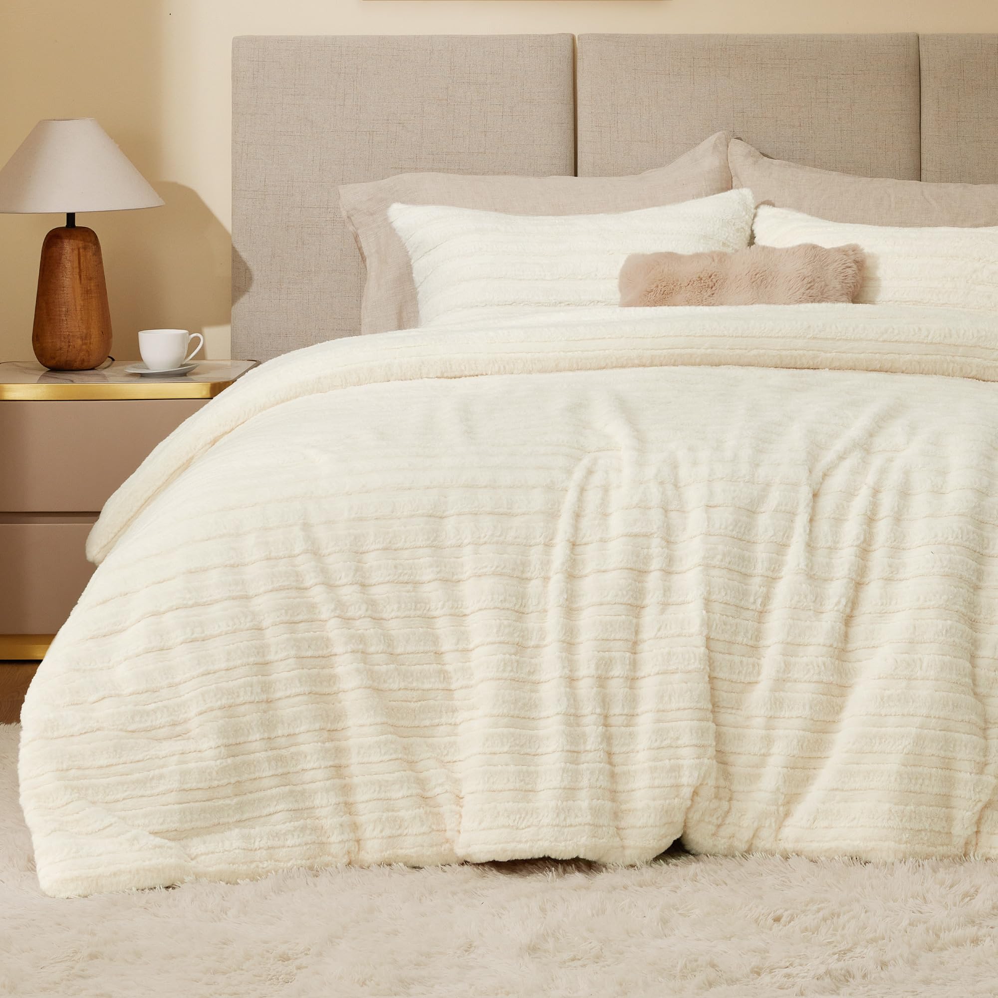 BEDELITE Fleece Full Comforter Set -Super Soft & Warm Fluffy Coral Bedding, Luxury Fuzzy Heavy Bed Set for Winter with 2 Pillow Cases