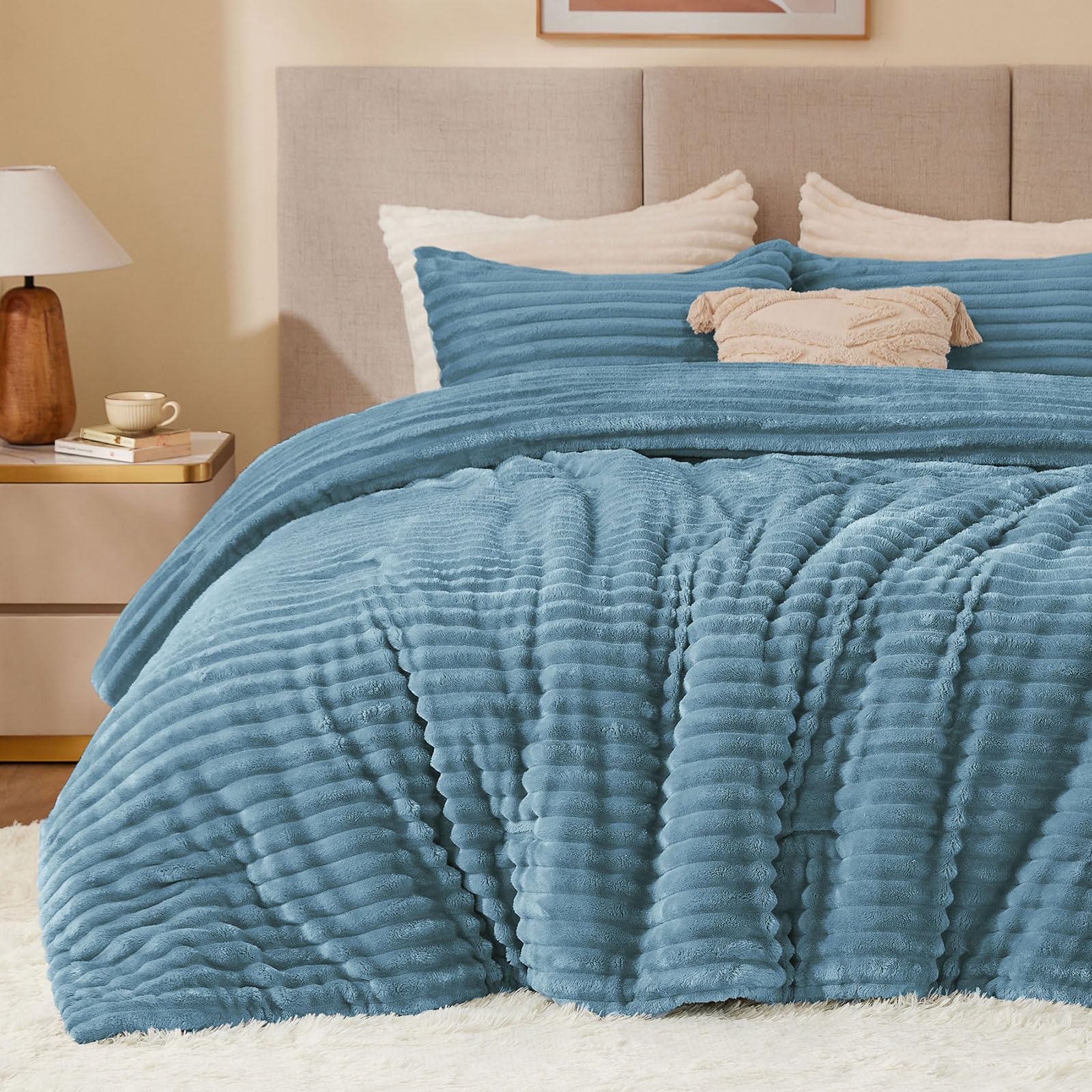 BEDELITE Fleece Full Comforter Set -Super Soft & Warm Fluffy Coral Bedding, Luxury Fuzzy Heavy Bed Set for Winter with 2 Pillow Cases
