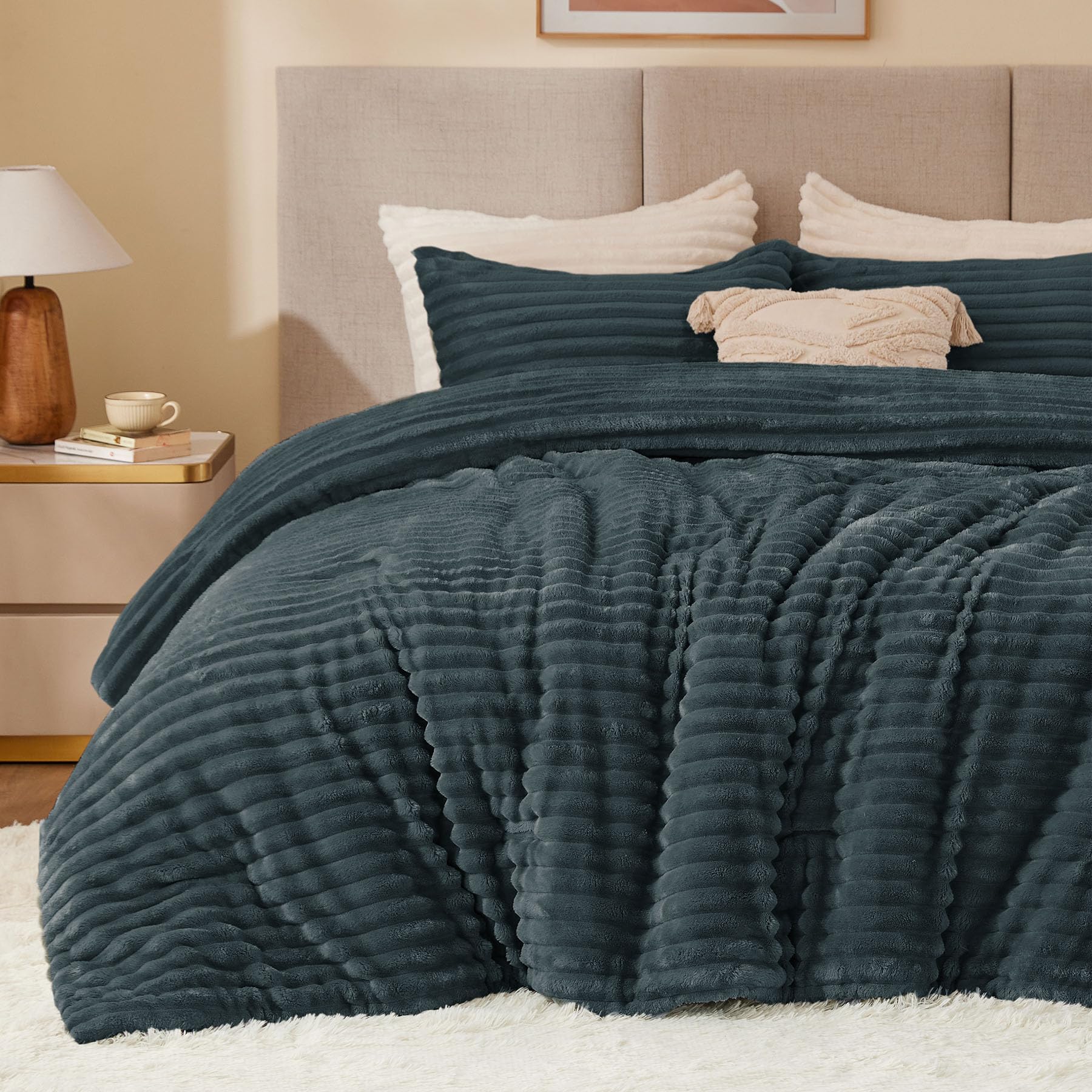 BEDELITE Fleece Full Comforter Set -Super Soft & Warm Fluffy Coral Bedding, Luxury Fuzzy Heavy Bed Set for Winter with 2 Pillow Cases
