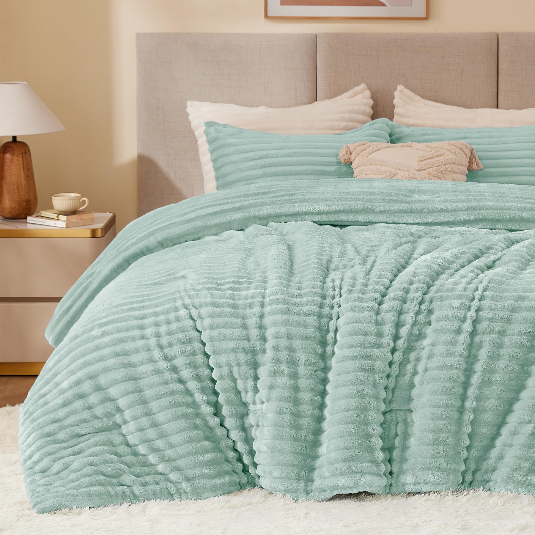 BEDELITE Fleece Full Comforter Set -Super Soft & Warm Fluffy Coral Bedding, Luxury Fuzzy Heavy Bed Set for Winter with 2 Pillow Cases