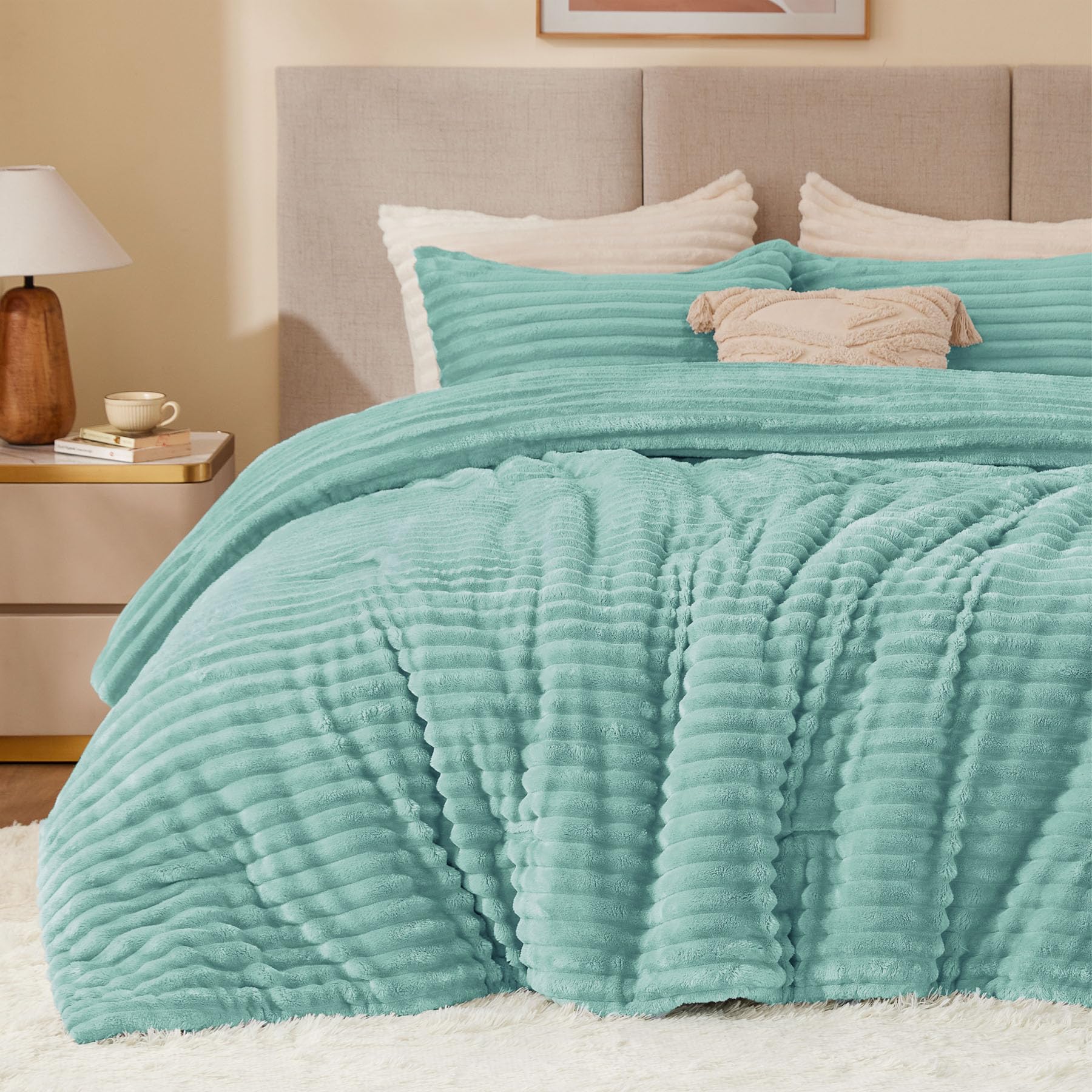 BEDELITE Fleece Full Comforter Set -Super Soft & Warm Fluffy Coral Bedding, Luxury Fuzzy Heavy Bed Set for Winter with 2 Pillow Cases